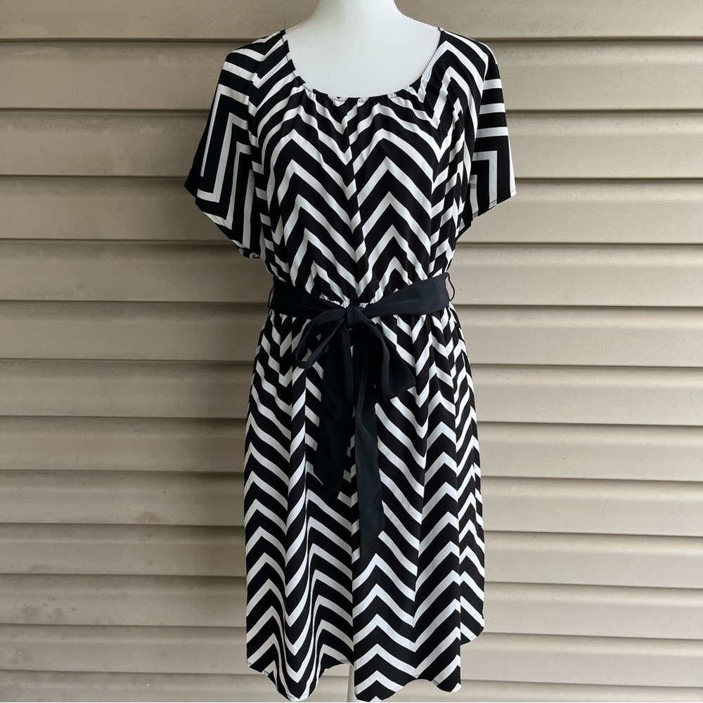 •Lane Bryant• Chevron Print Keyhole Back Dress - Size 14/16